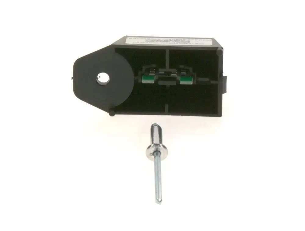 Schwarzes Bosch-Modul mit verdecktem Inneren und zwei grünen Komponenten. Daneben ein Metallbolzen mit Schraubkopf für Befestigungen.